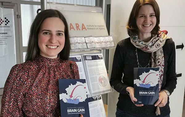 Autorinnen Birgit Aigner-Walder & Stephanie Putz mit dem neuen Brain Gain-Buch