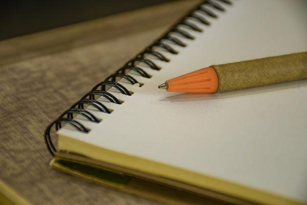 pencil and notebook (JuanMarcelFrancia on pixabay)