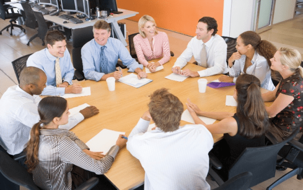 Stockphoto of a focus group discussion (Unknown author, licensed under CC BY-SA-NC)